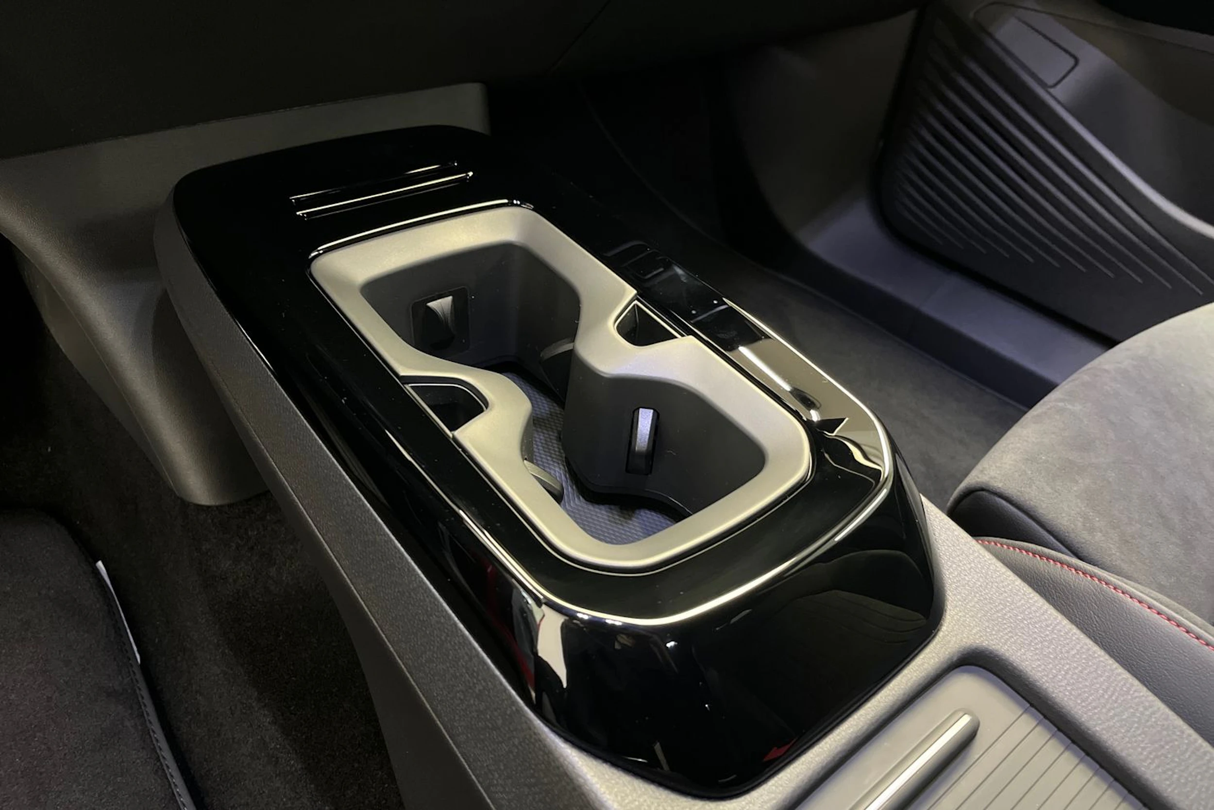 punainen Volkswagen ID.5 2025 kuva 14.