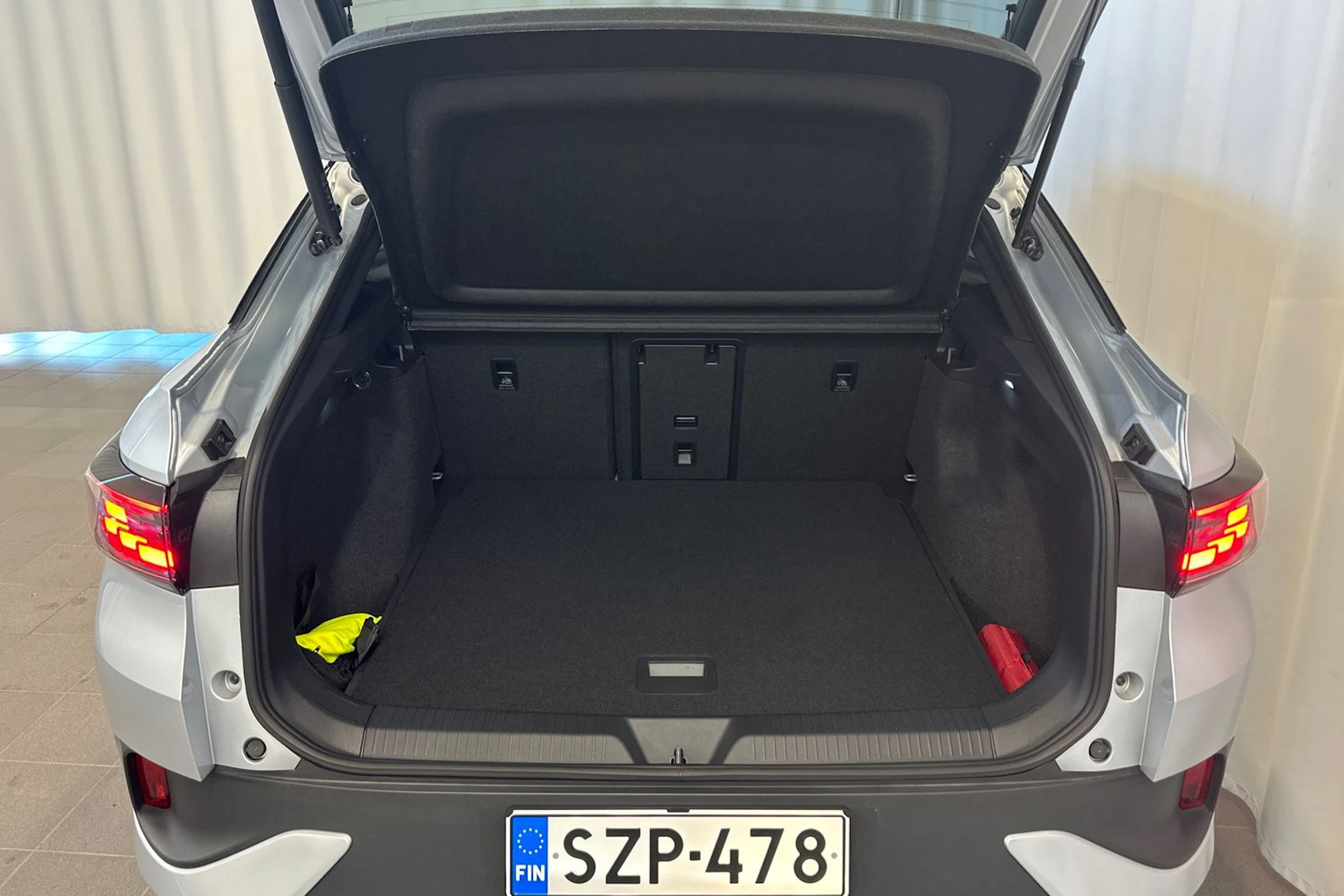 harmaa Volkswagen ID.5 2025 kuva 13.