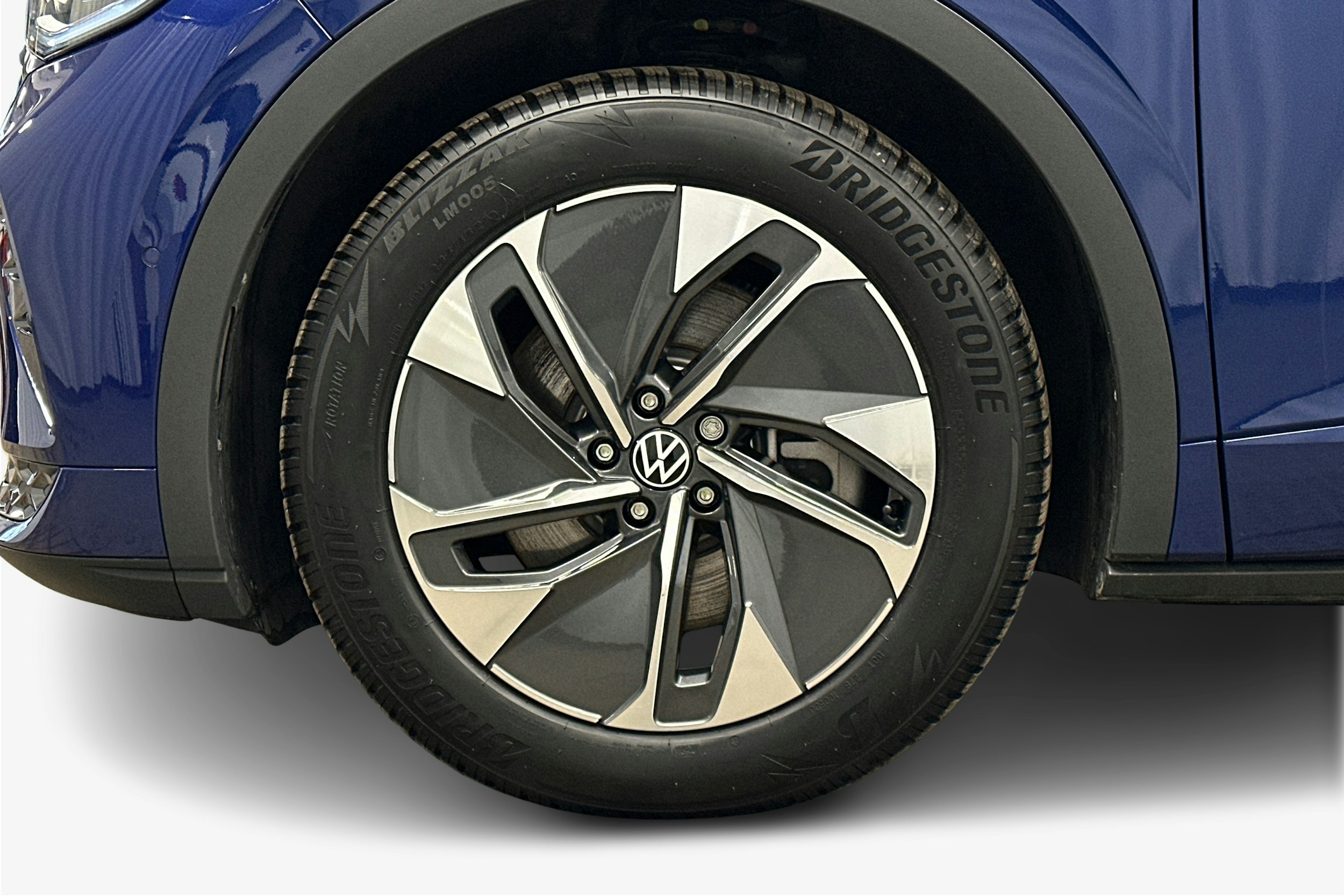 sininen Volkswagen ID.5 2025 kuva 11.