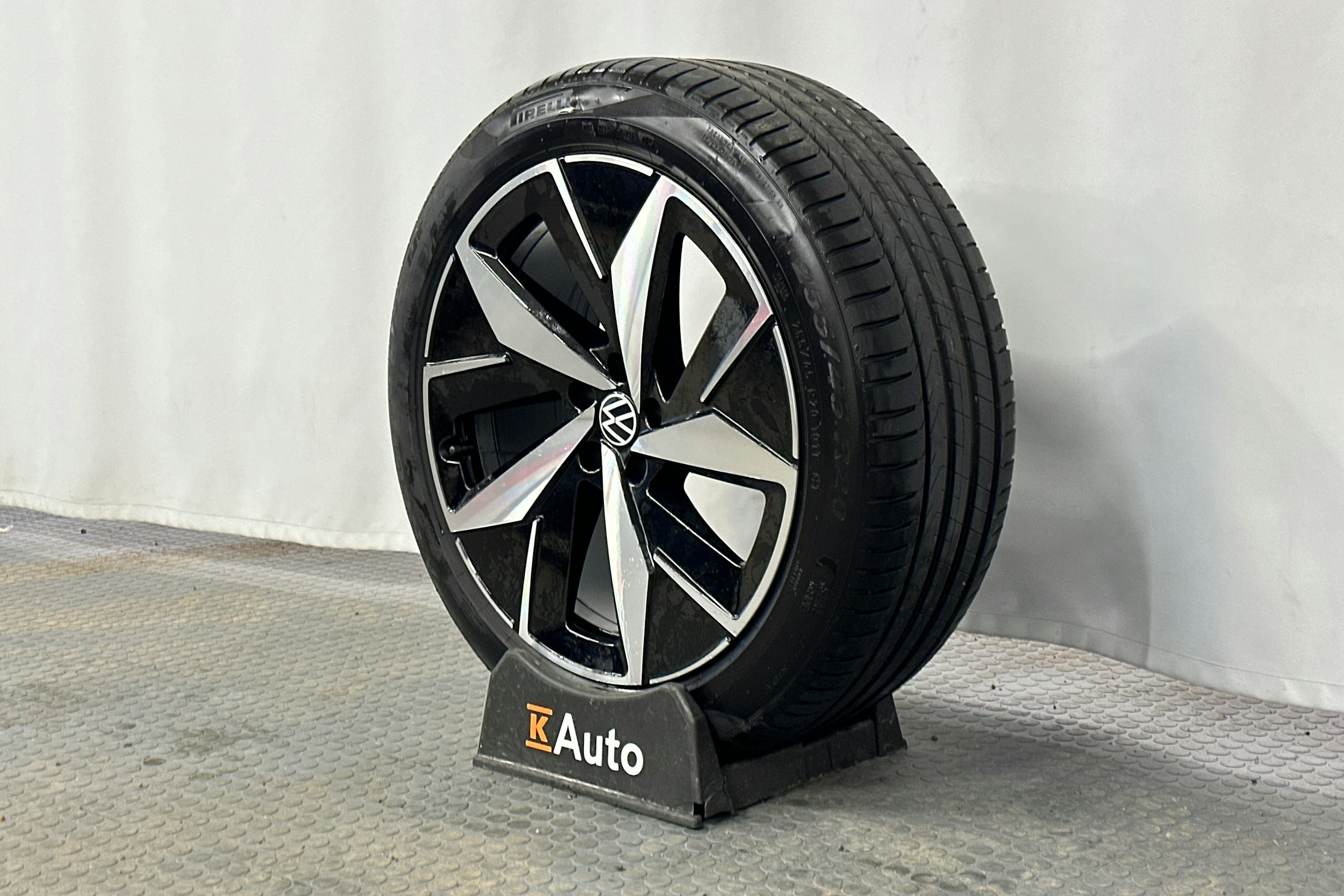 sininen Volkswagen ID.5 2025 kuva 13.