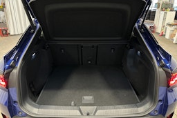 sininen Volkswagen ID.5 2025 kuva 14.