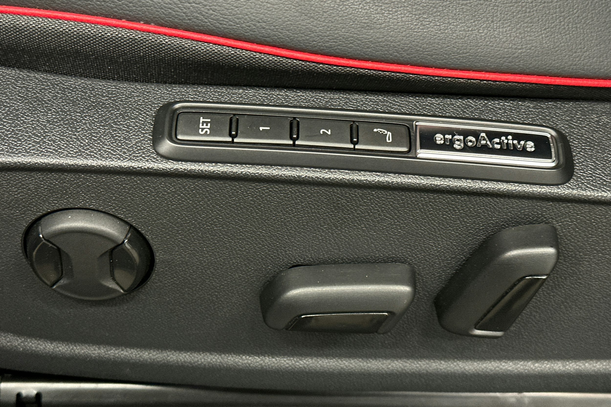 sininen Volkswagen ID.5 2025 kuva 18.