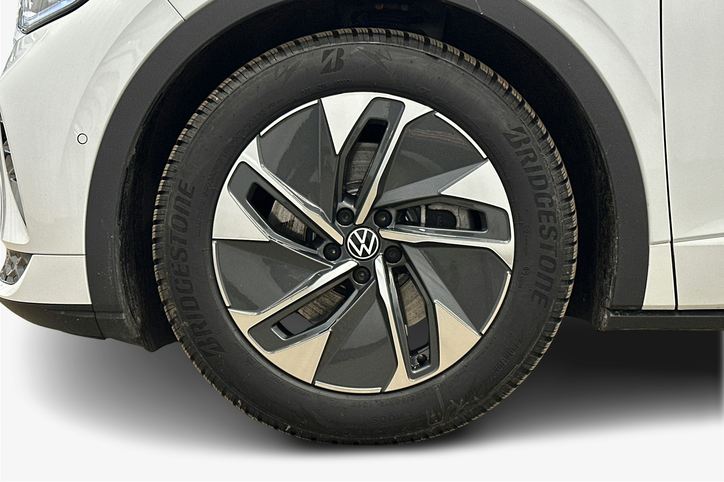valkoinen Volkswagen ID.5 2025 kuva 9.
