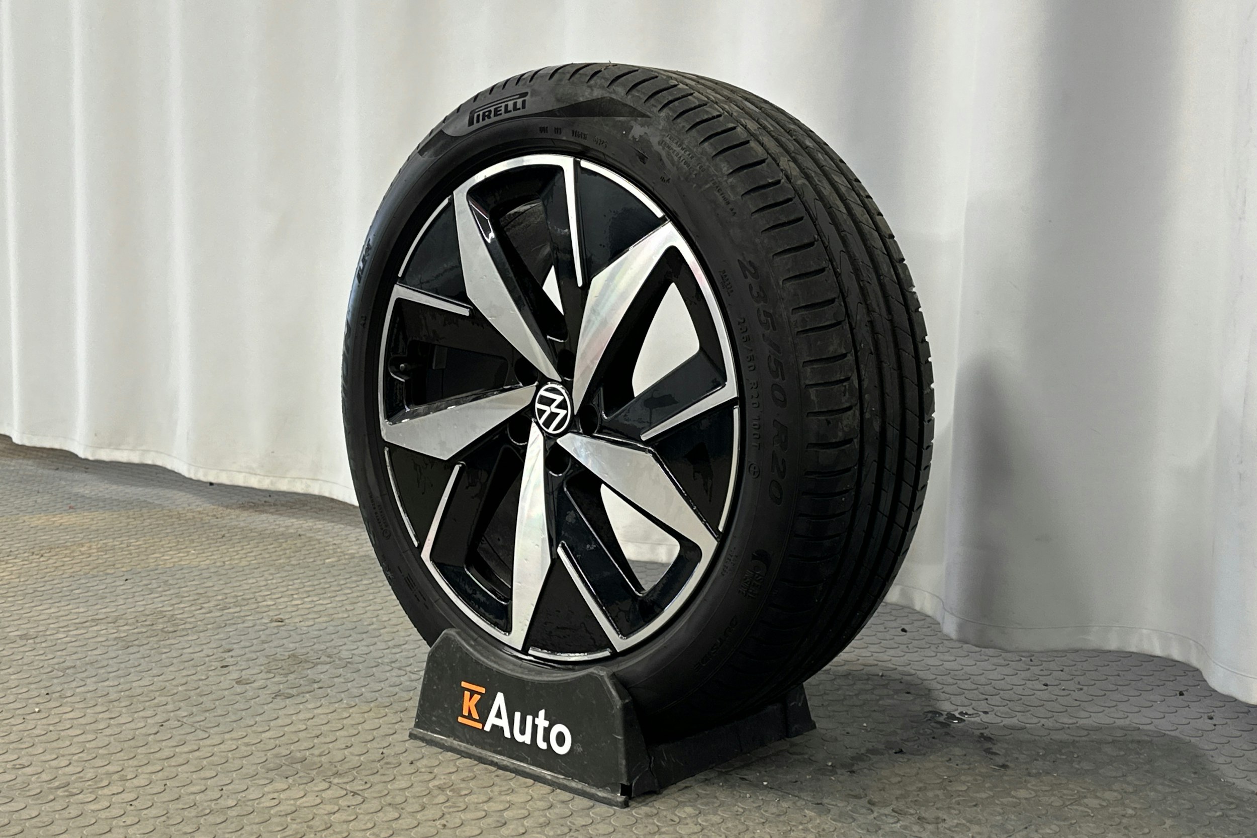 valkoinen Volkswagen ID.5 2025 kuva 10.