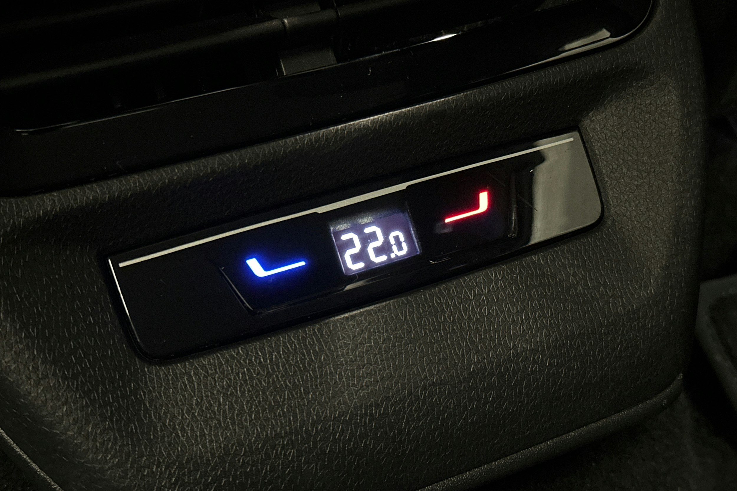 valkoinen Volkswagen ID.5 2025 kuva 14.