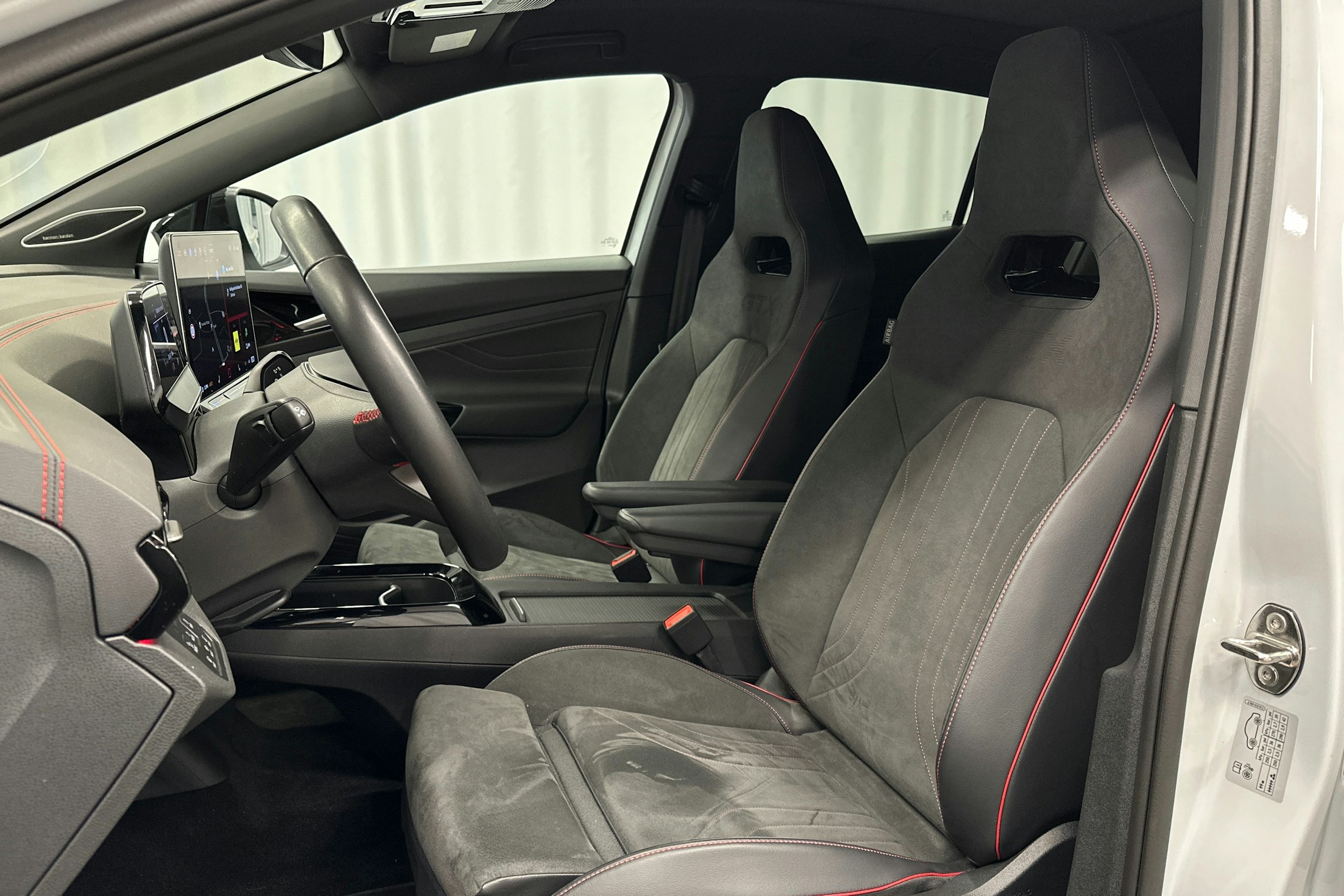 valkoinen Volkswagen ID.5 2025 kuva 15.