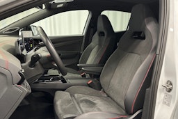 valkoinen Volkswagen ID.5 2025 kuva 15.