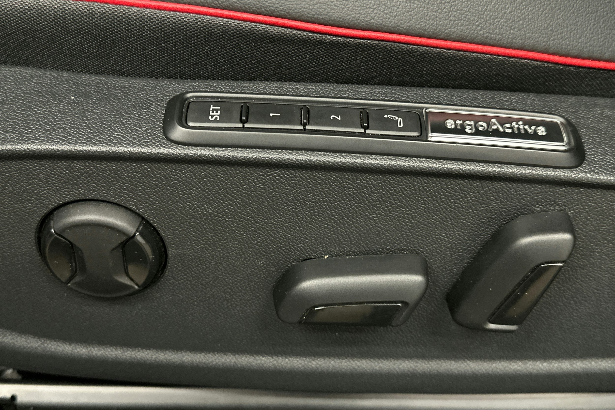 valkoinen Volkswagen ID.5 2025 kuva 16.