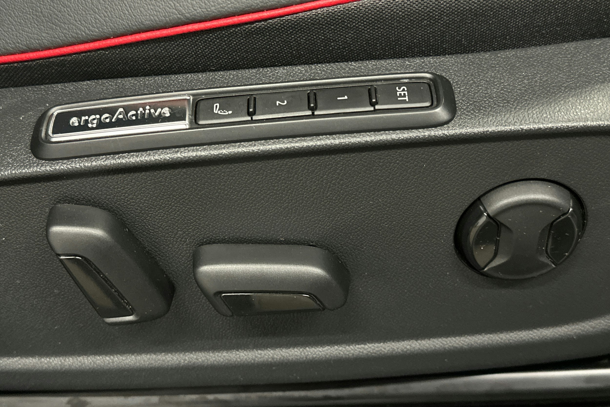 valkoinen Volkswagen ID.5 2025 kuva 17.