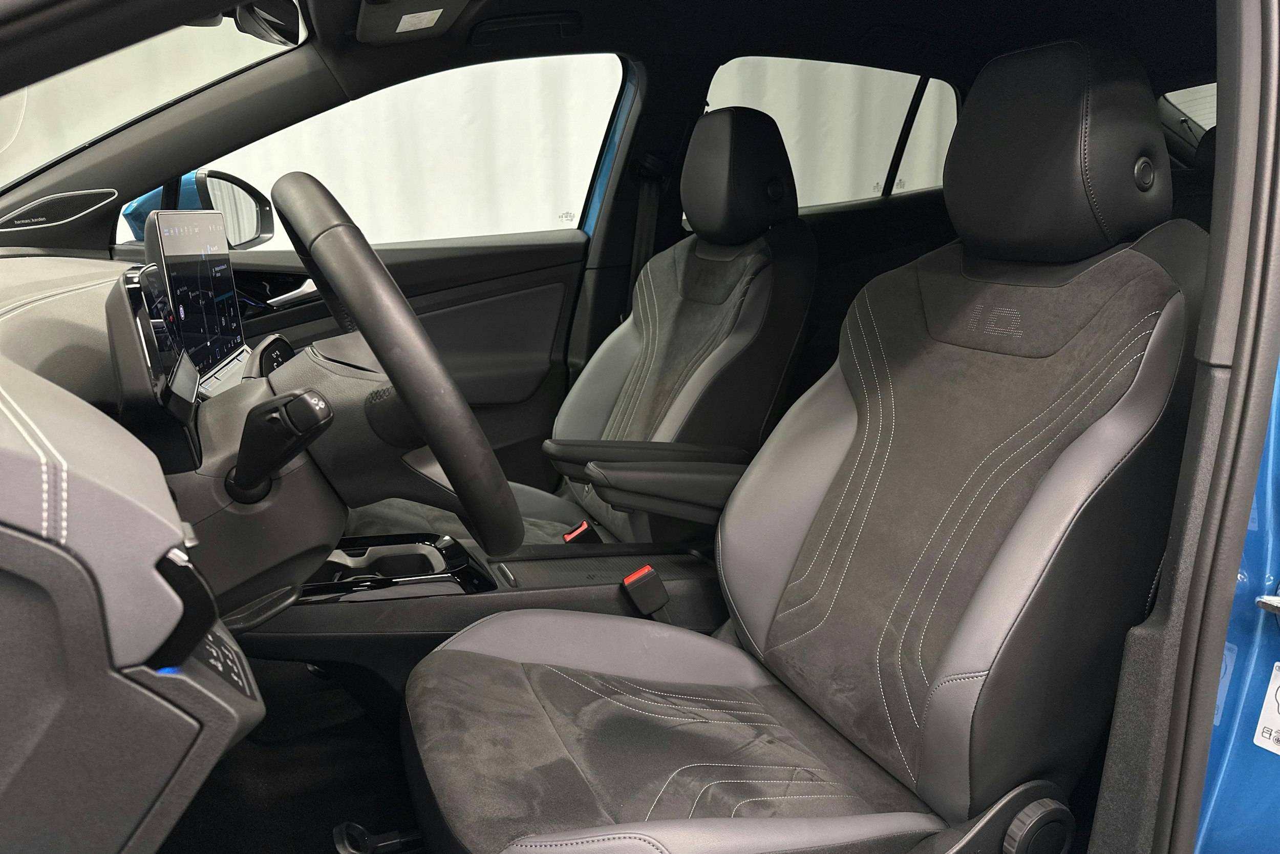 sininen Volkswagen ID.5 2025 kuva 16.