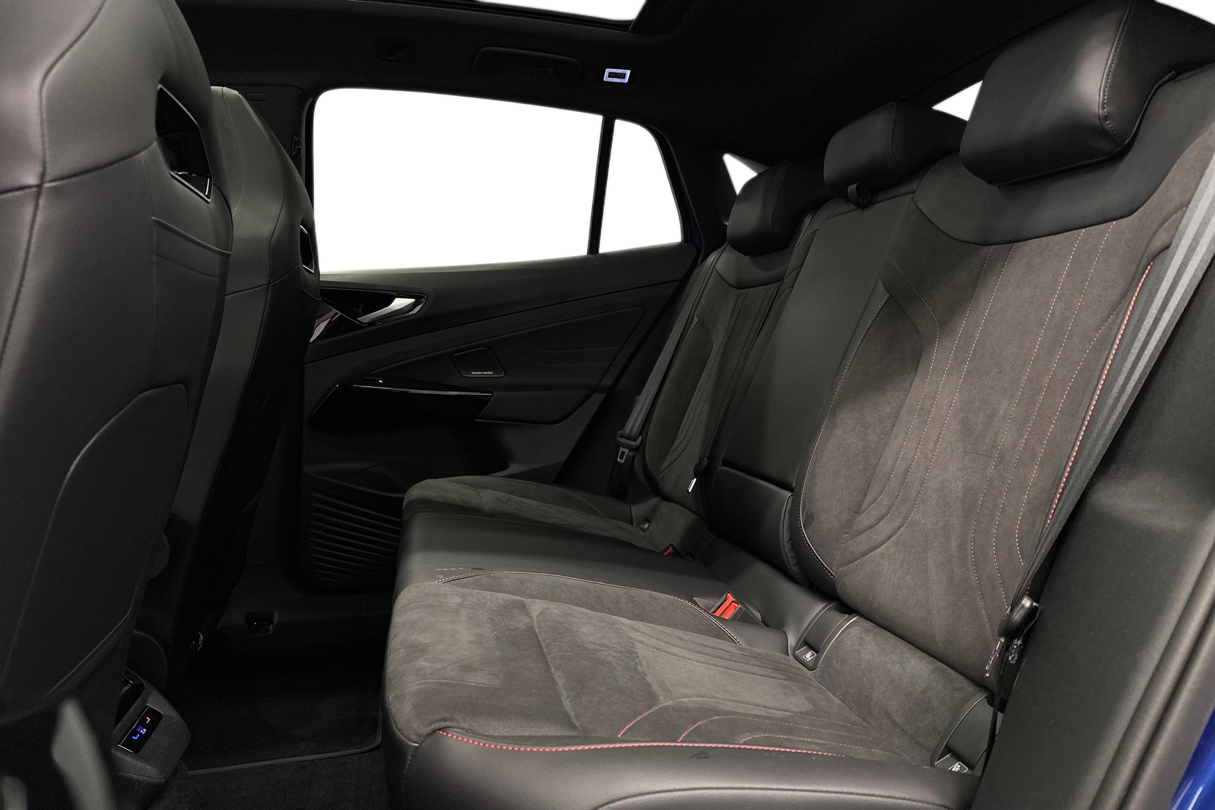 sininen Volkswagen ID.5 2025 kuva 11.