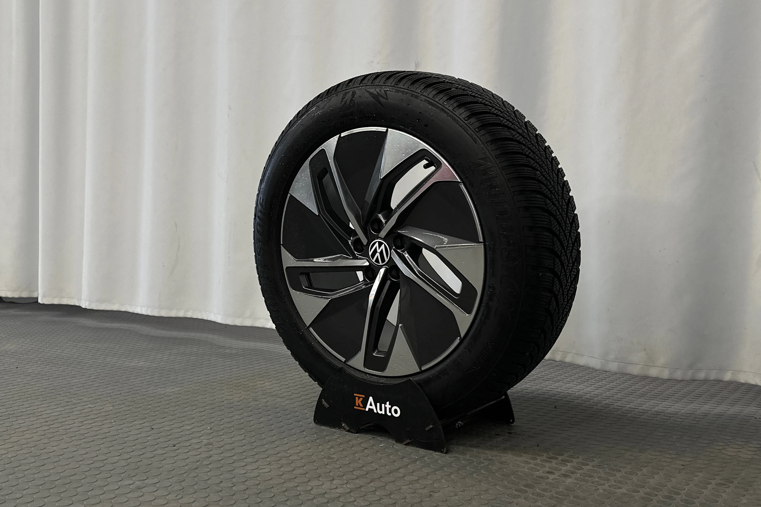 sininen Volkswagen ID.5 2025 kuva 13.