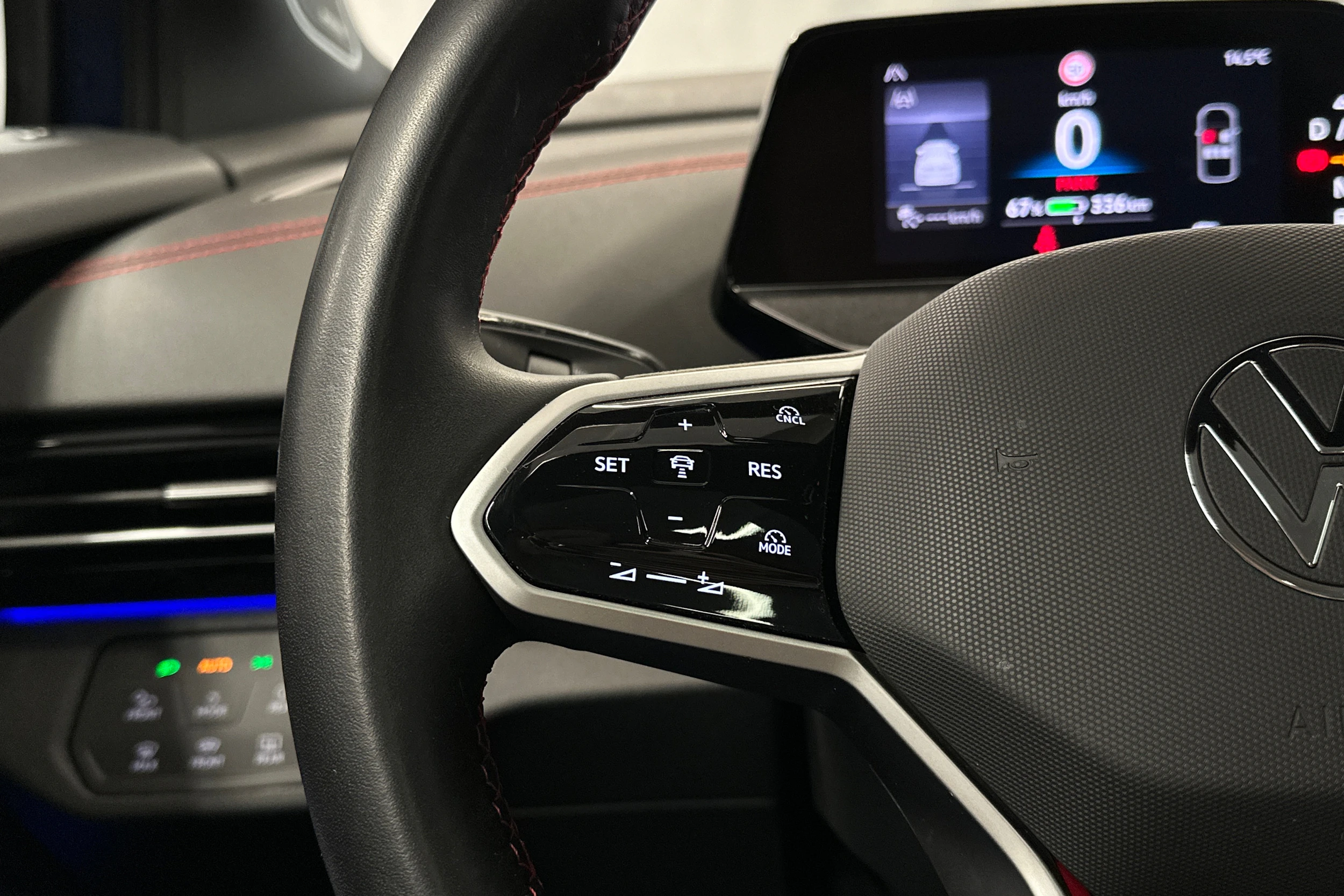 sininen Volkswagen ID.5 2025 kuva 15.