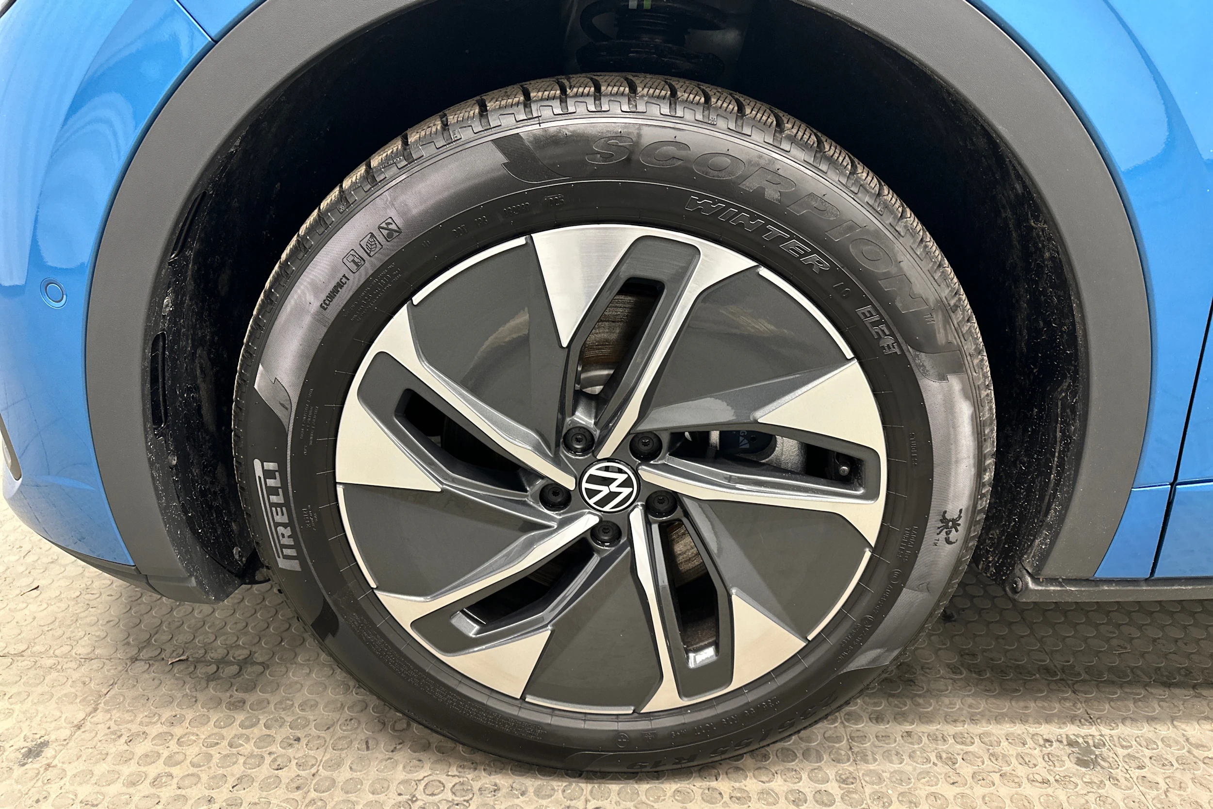 sininen Volkswagen ID.5 2025 kuva 13.