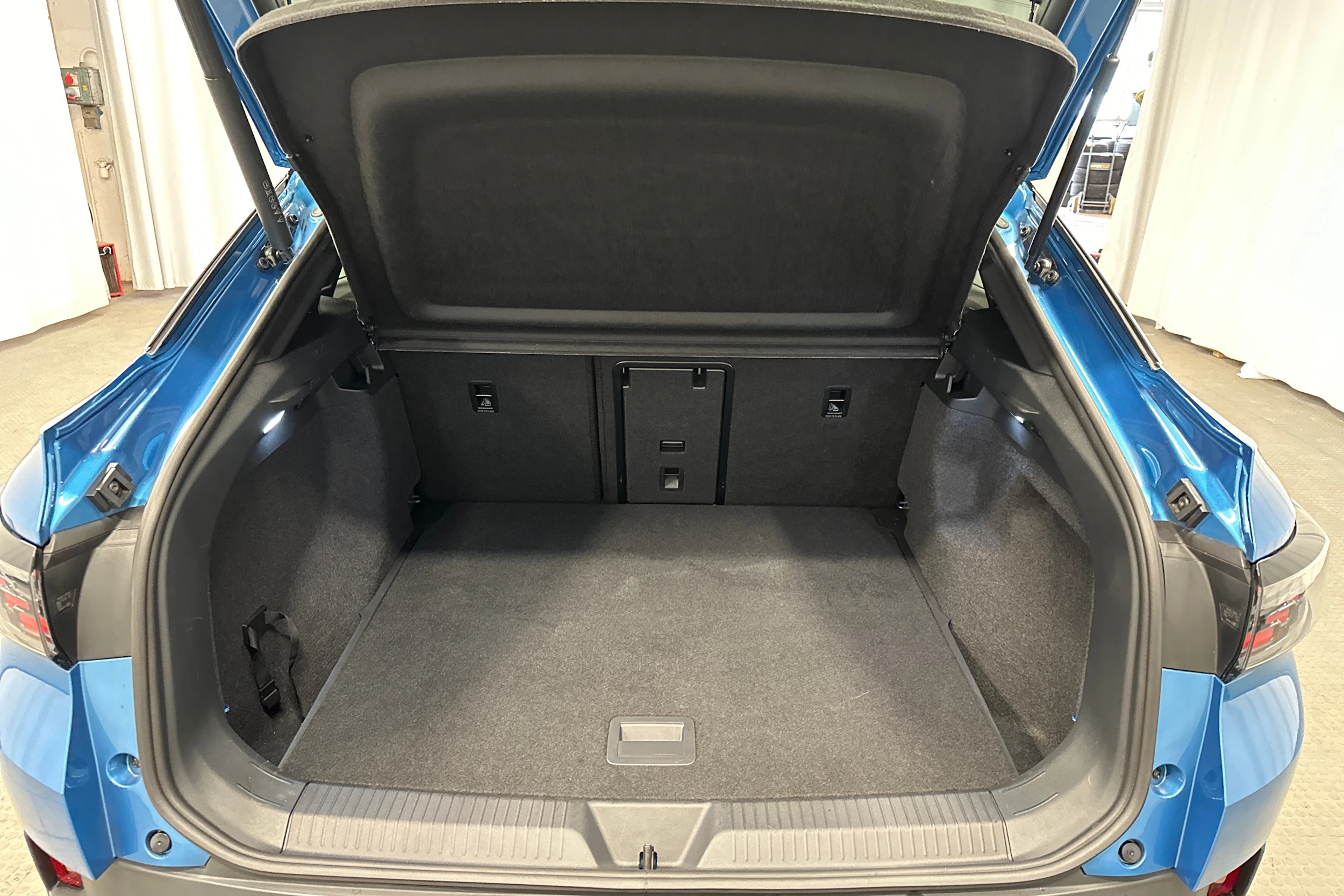 sininen Volkswagen ID.5 2025 kuva 30.