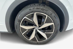 valkoinen Volkswagen ID.5 2026 kuva 9.