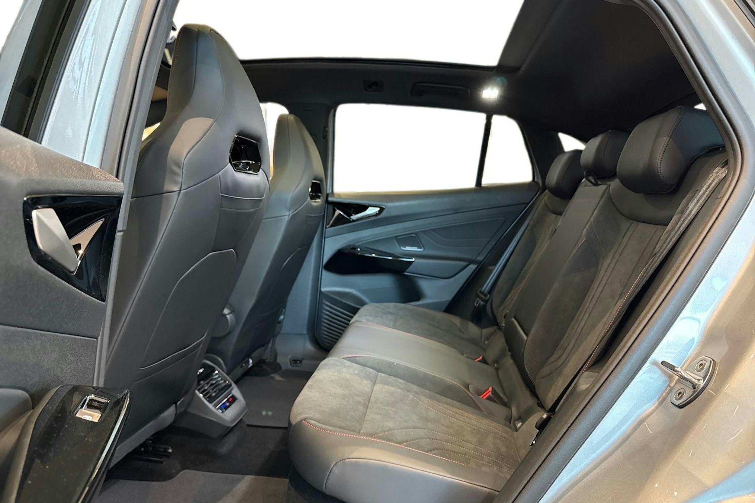 met. harmaa Volkswagen ID.5 2026 kuva 8.