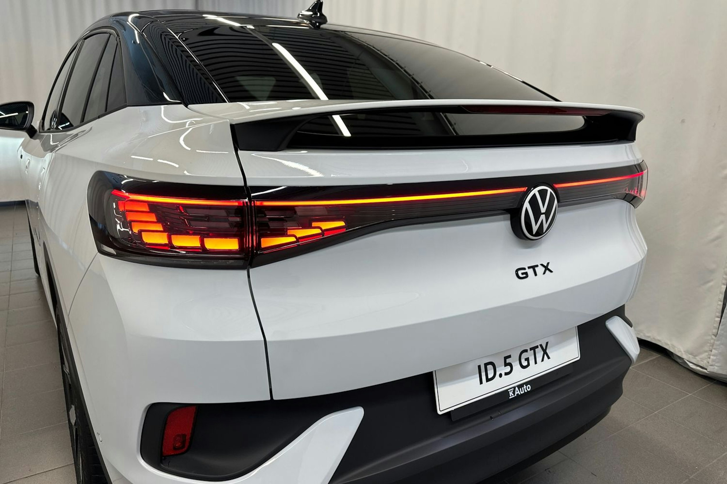 valkoinen Volkswagen ID.5 2026 kuva 36.