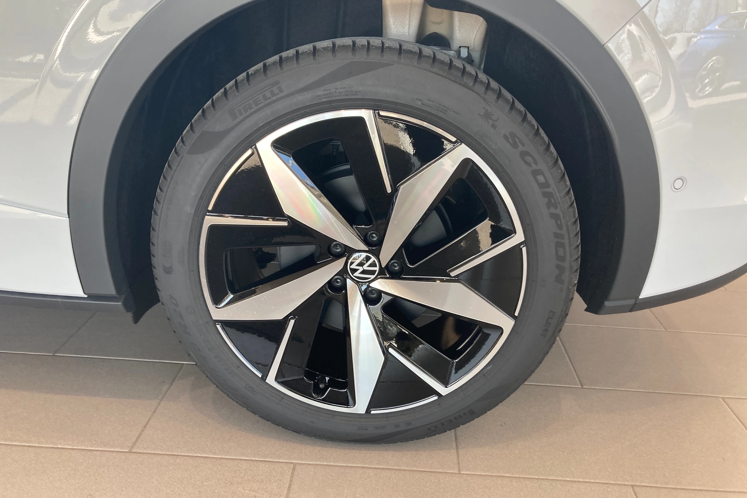 valkoinen Volkswagen ID.5 2026 kuva 10.