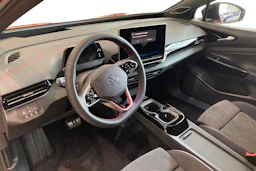 punainen Volkswagen ID.5 2026 kuva 6.