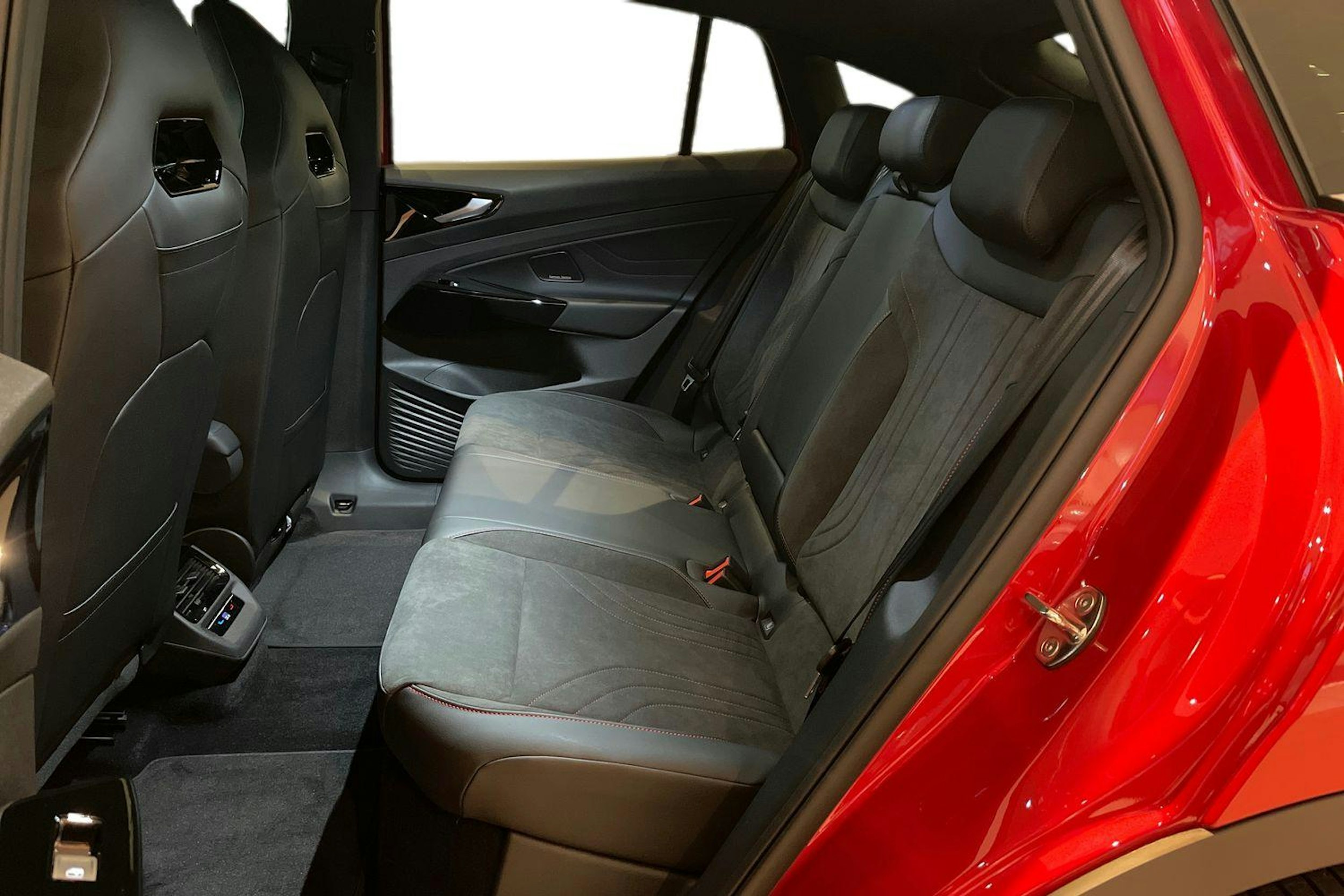 punainen Volkswagen ID.5 2026 kuva 8.