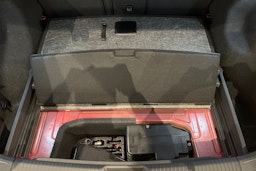 punainen Volkswagen ID.5 2026 kuva 28.