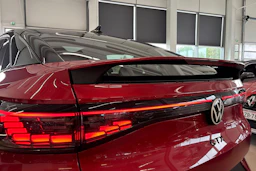 punainen Volkswagen ID.5 2026 kuva 18.