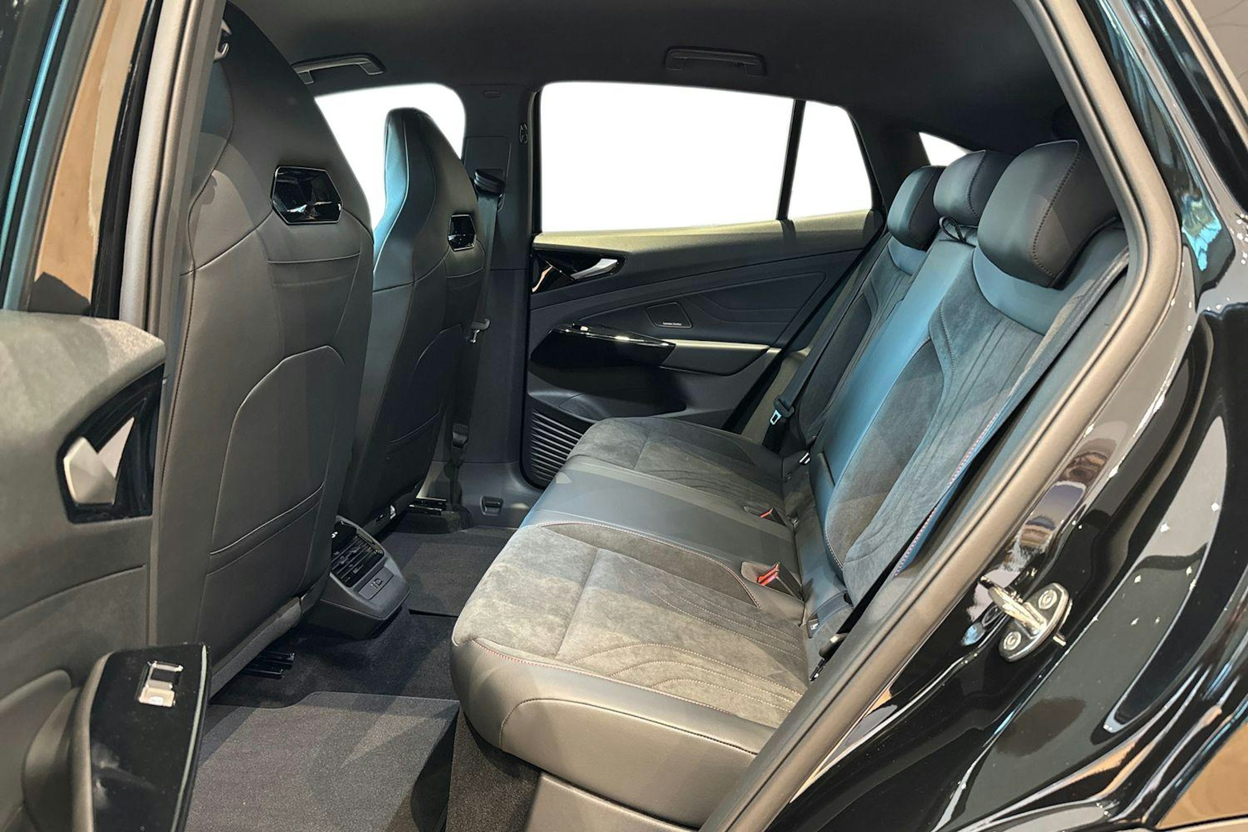 met. musta Volkswagen ID.5 2026 kuva 8.