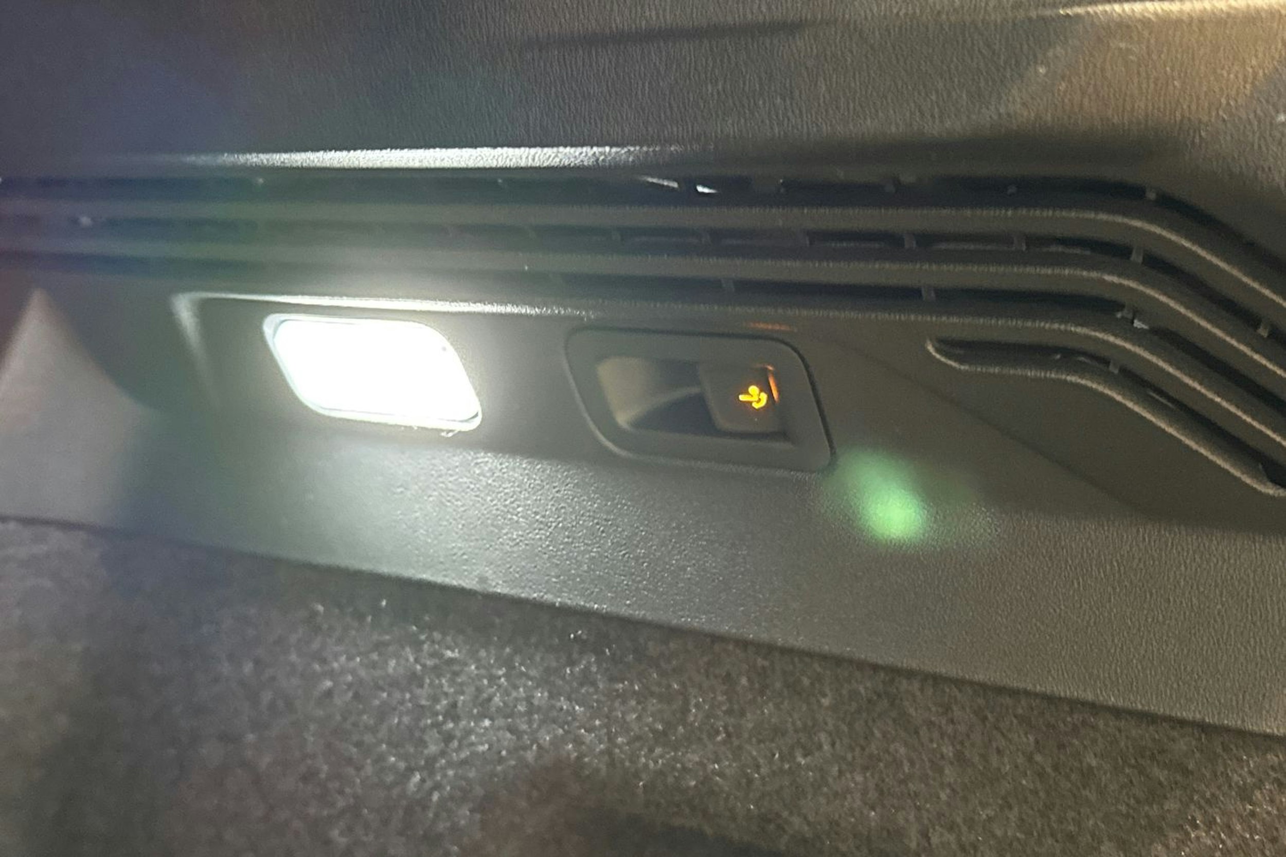 met. musta Volkswagen ID.5 2026 kuva 13.