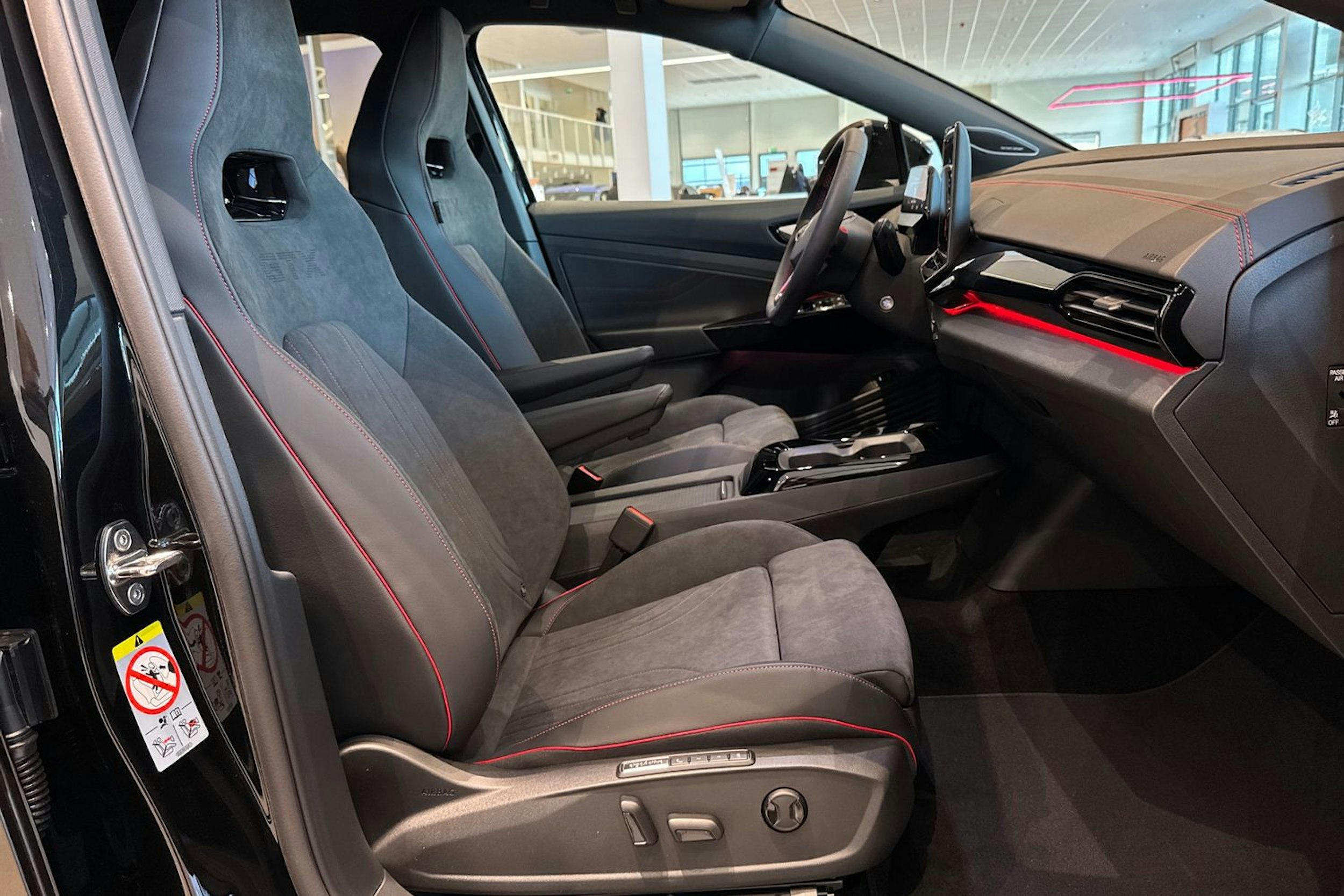 met. musta Volkswagen ID.5 2026 kuva 15.