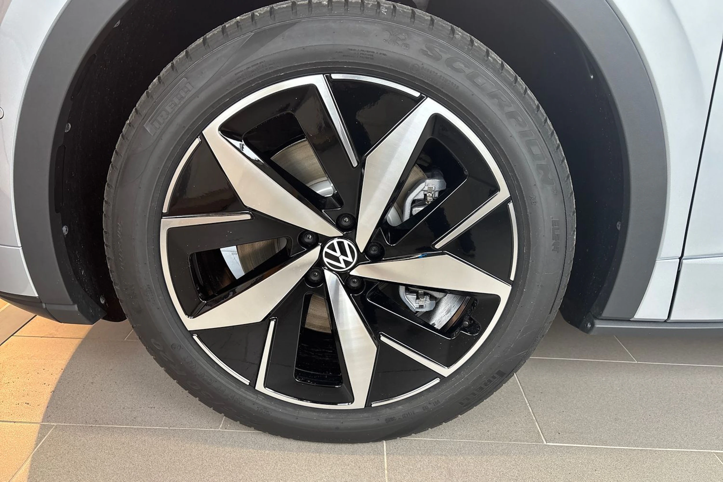 harmaa Volkswagen ID.5 2026 kuva 10.