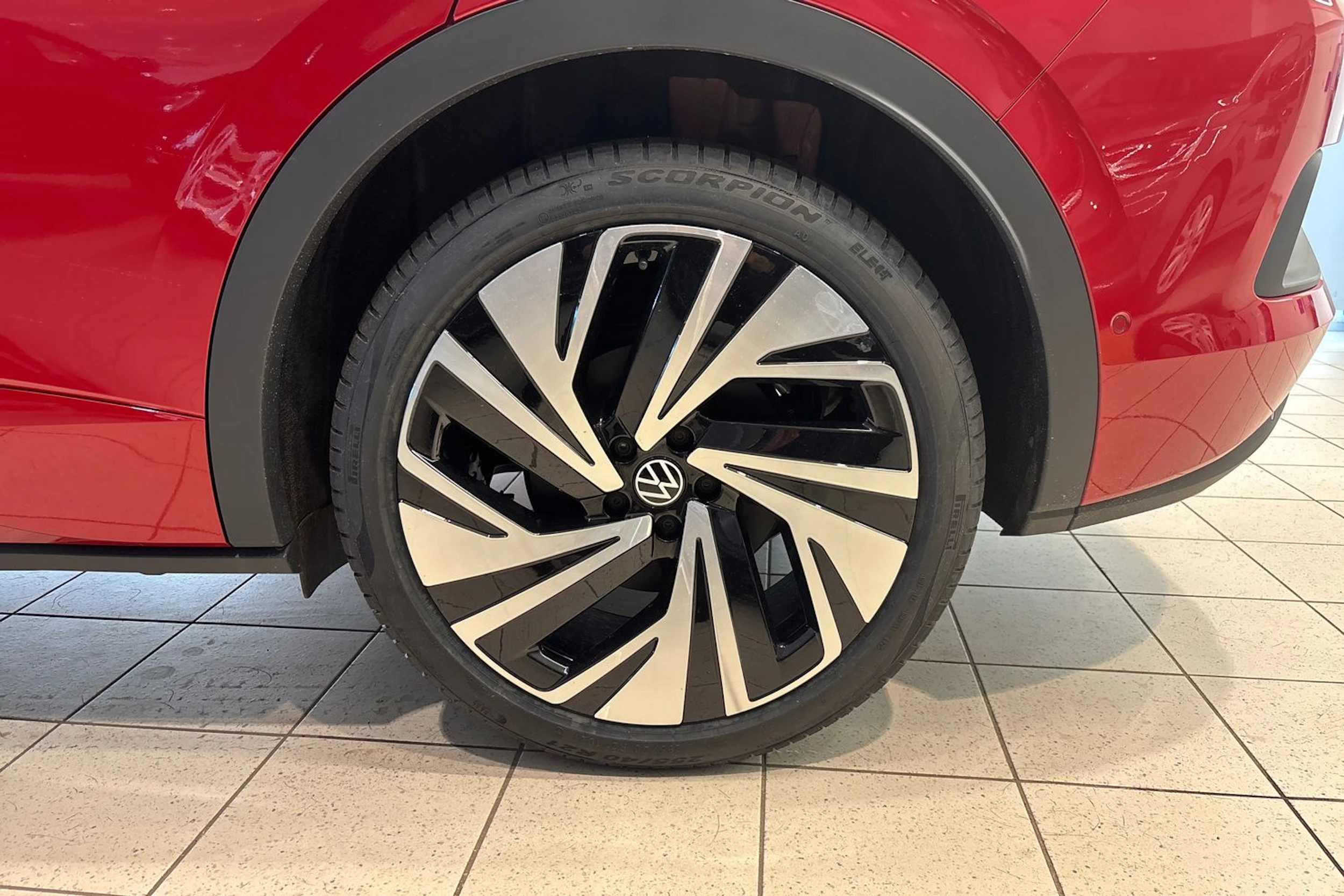 punainen Volkswagen ID.5 2026 kuva 10.