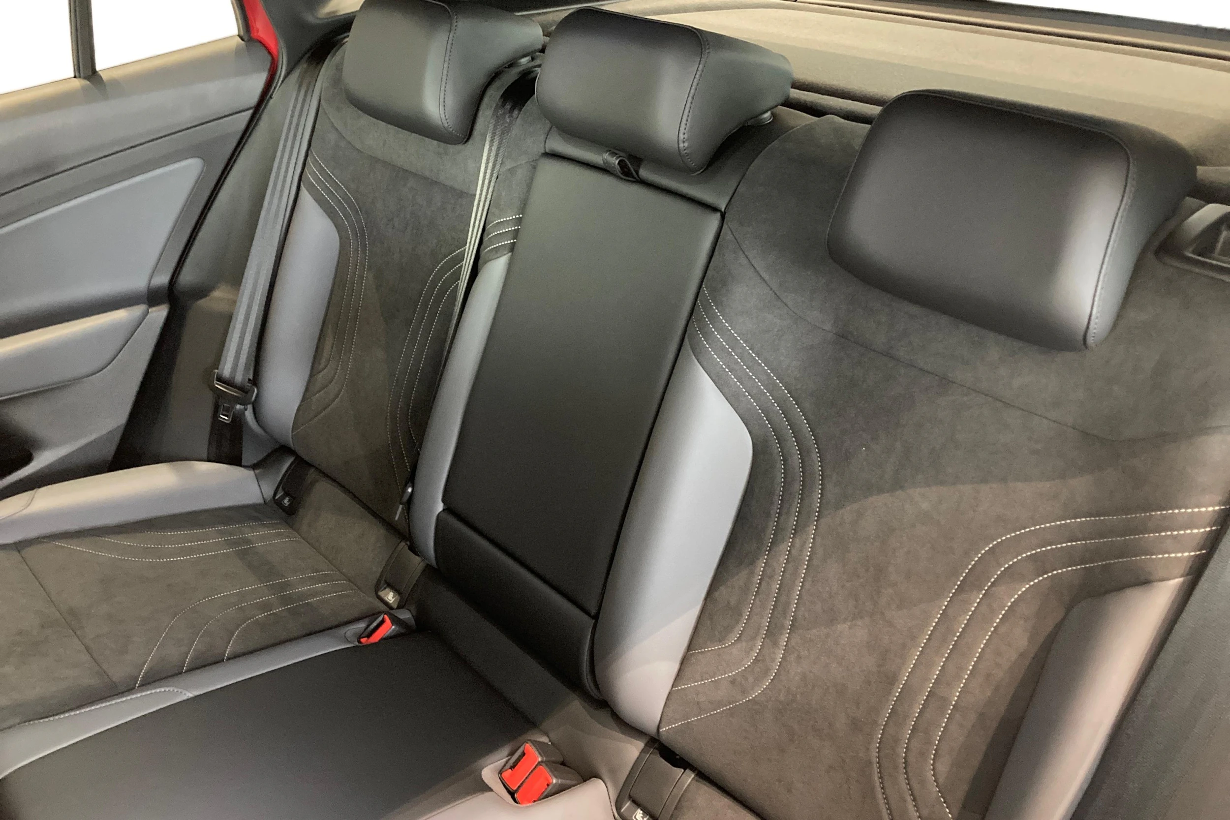 punainen Volkswagen ID.5 2027 kuva 8.