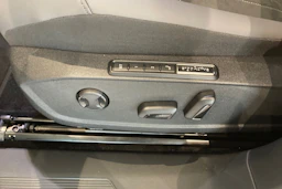 punainen Volkswagen ID.5 2027 kuva 12.