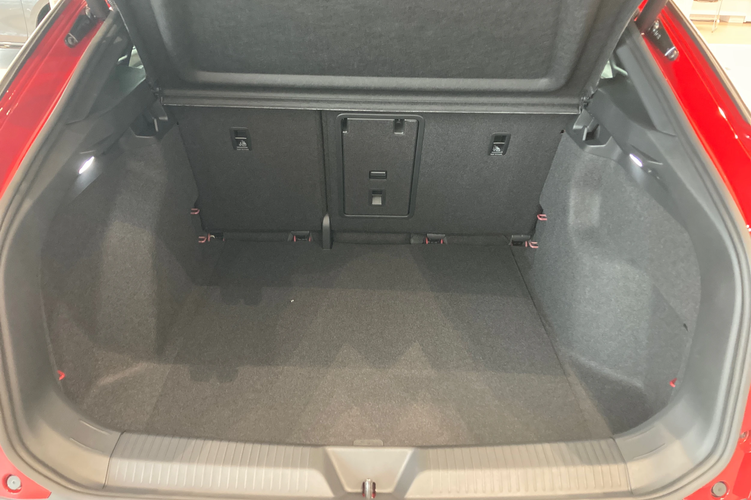 punainen Volkswagen ID.5 2027 kuva 21.