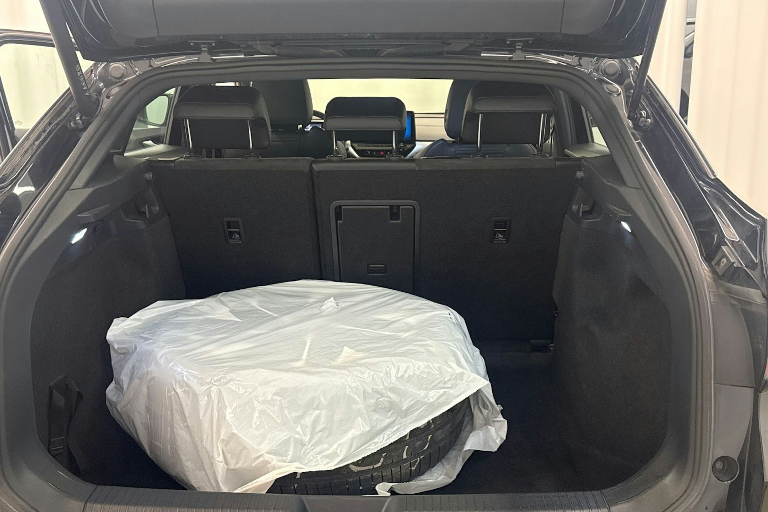 Musta Volkswagen ID.5 2023 kuva 22.