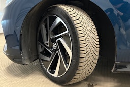 sininen Volkswagen ID.7 2023 kuva 13.