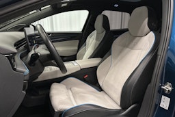 sininen Volkswagen ID.7 2023 kuva 18.