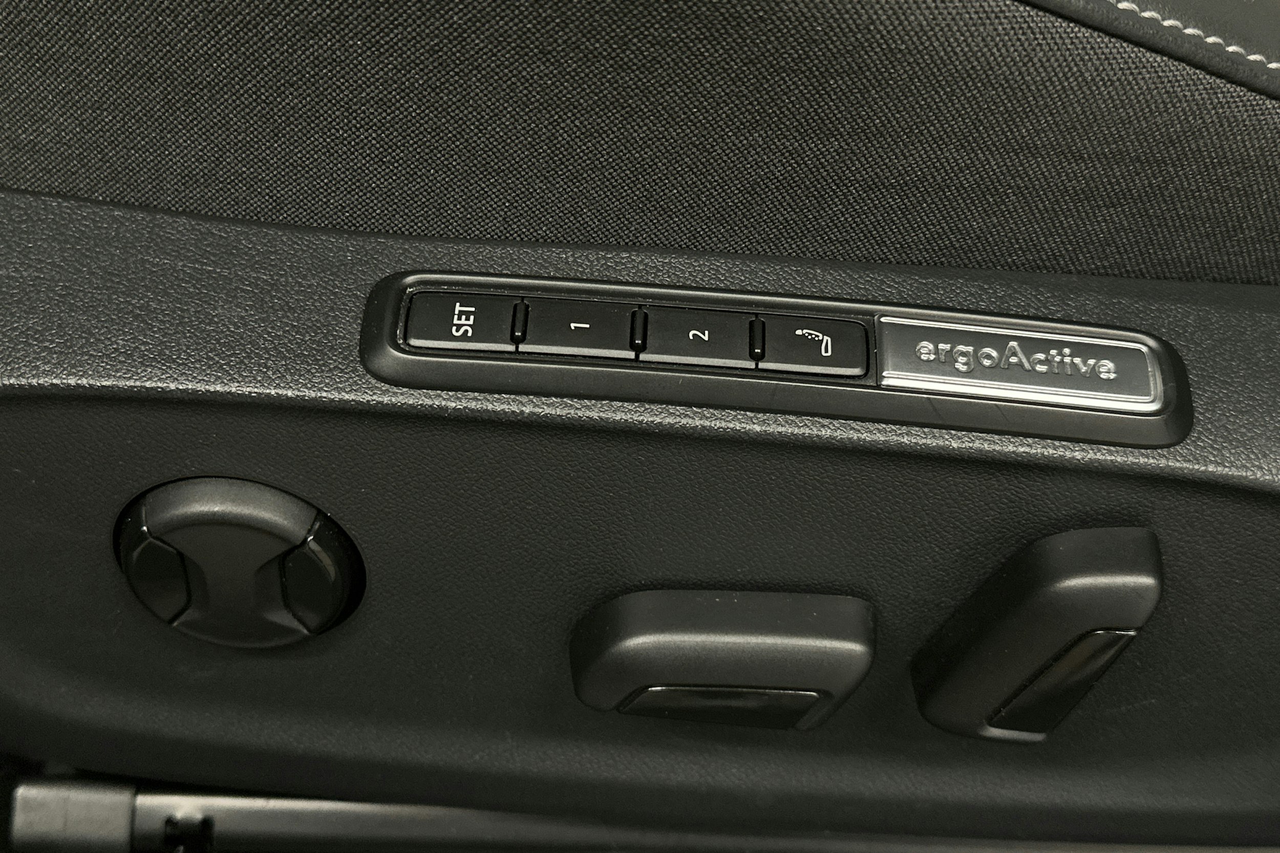 sininen Volkswagen ID.7 2023 kuva 19.