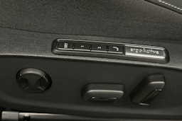 sininen Volkswagen ID.7 2023 kuva 19.