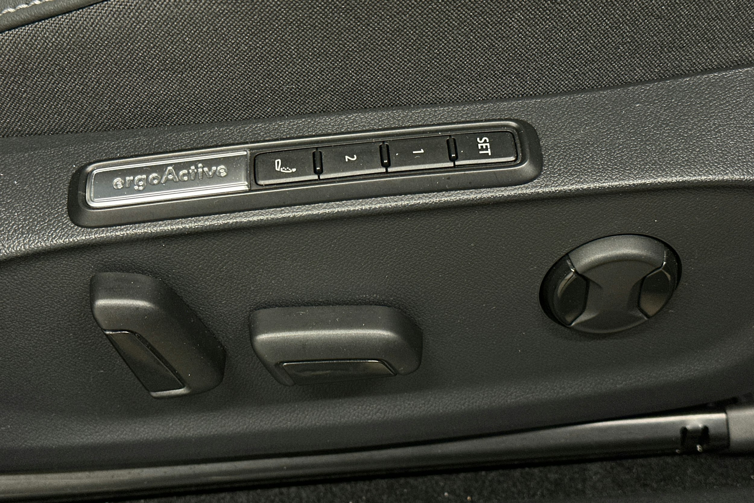 sininen Volkswagen ID.7 2023 kuva 20.