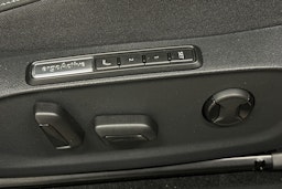 sininen Volkswagen ID.7 2023 kuva 20.