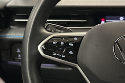 sininen Volkswagen ID.7 2023 kuva 22.