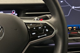 sininen Volkswagen ID.7 2023 kuva 23.