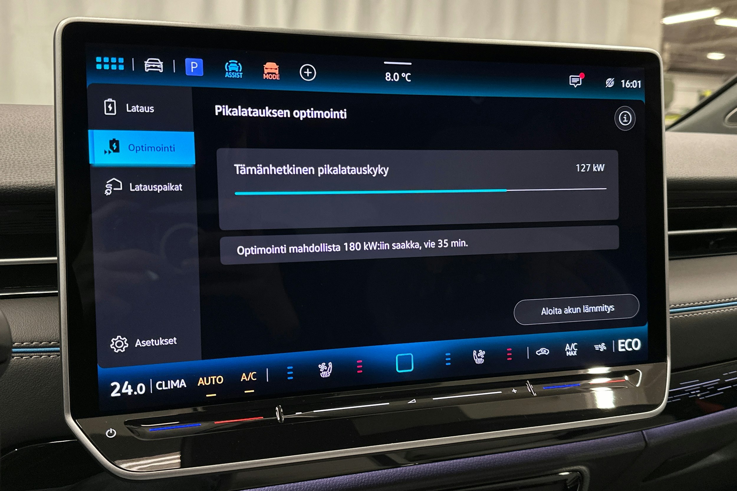 sininen Volkswagen ID.7 2023 kuva 28.