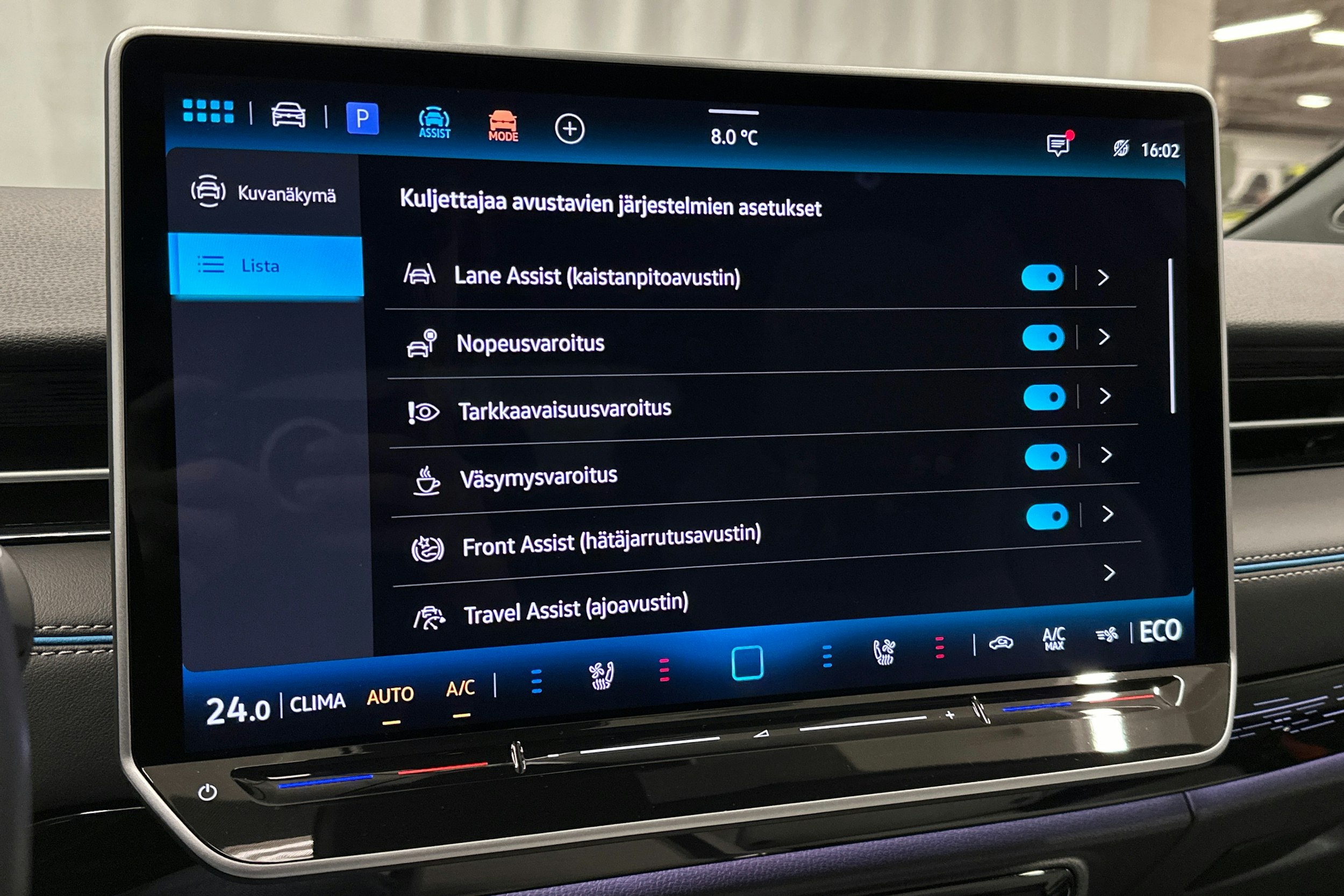 sininen Volkswagen ID.7 2023 kuva 30.