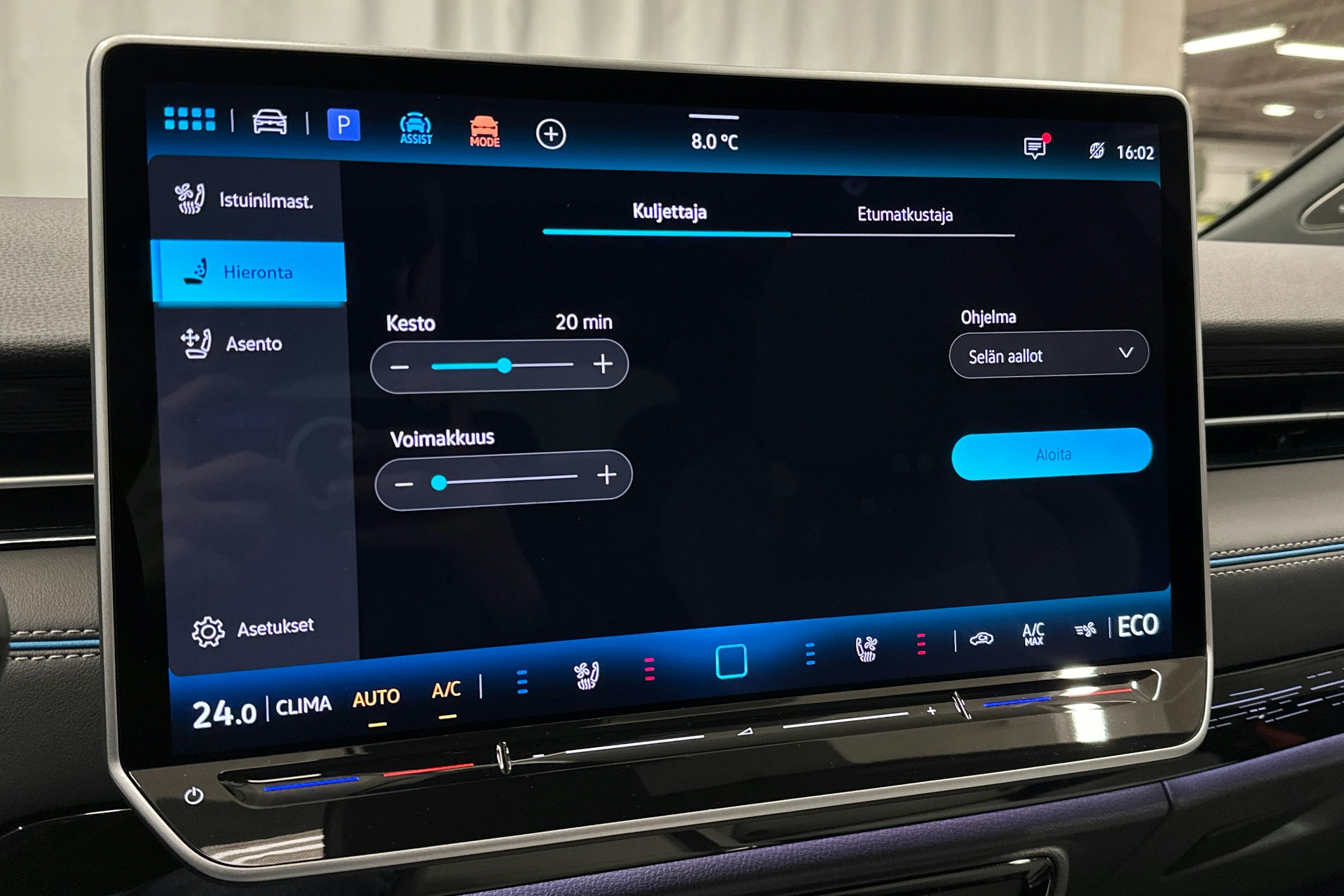 sininen Volkswagen ID.7 2023 kuva 34.