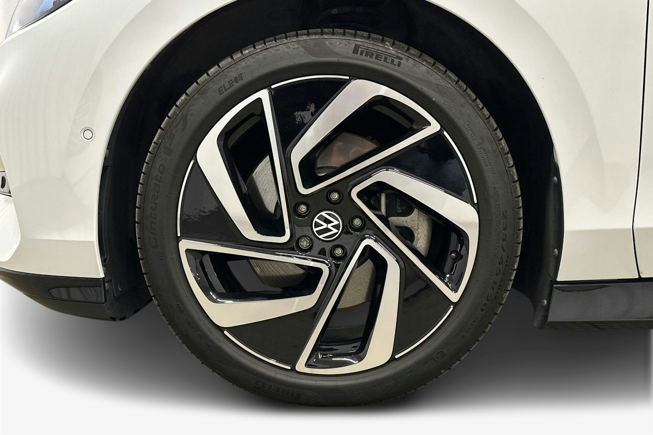 valkoinen Volkswagen ID.7 2024 kuva 9.