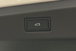valkoinen Volkswagen ID.7 2024 kuva 12.