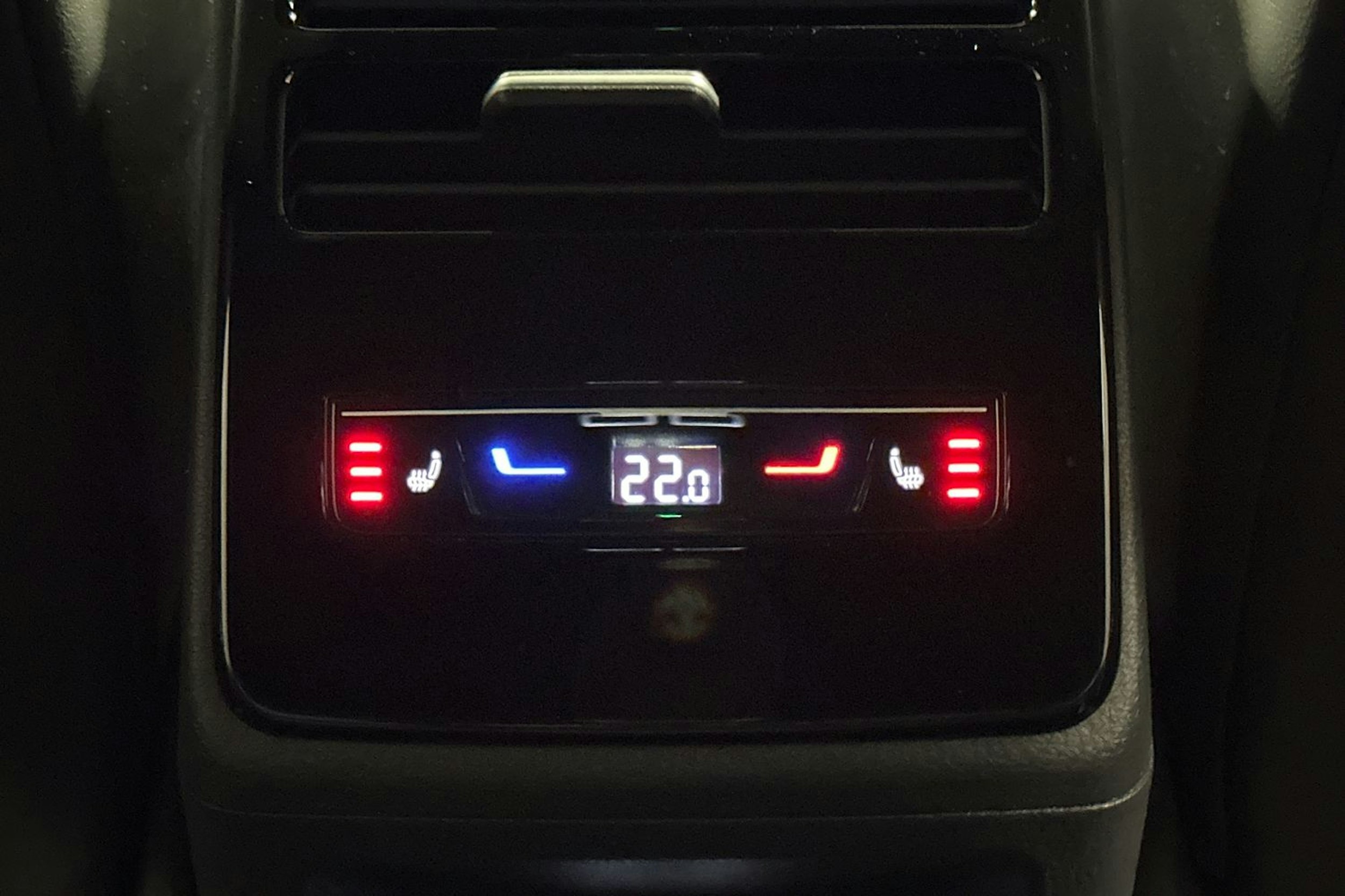 valkoinen Volkswagen ID.7 2024 kuva 14.